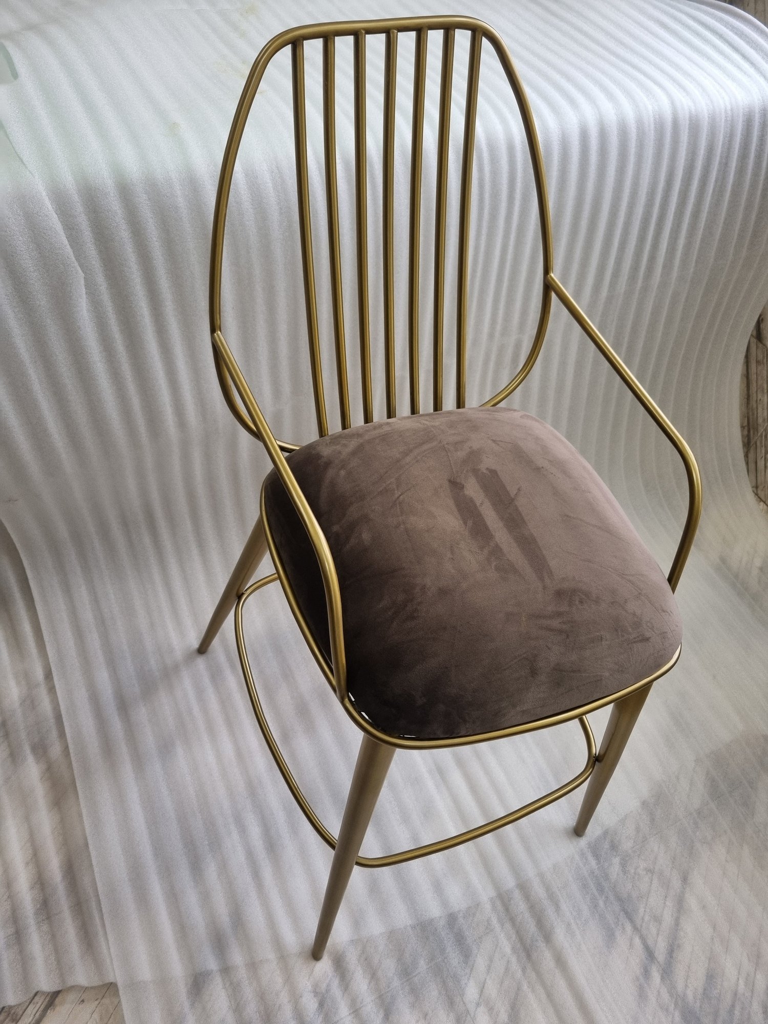 Chairs & Seating